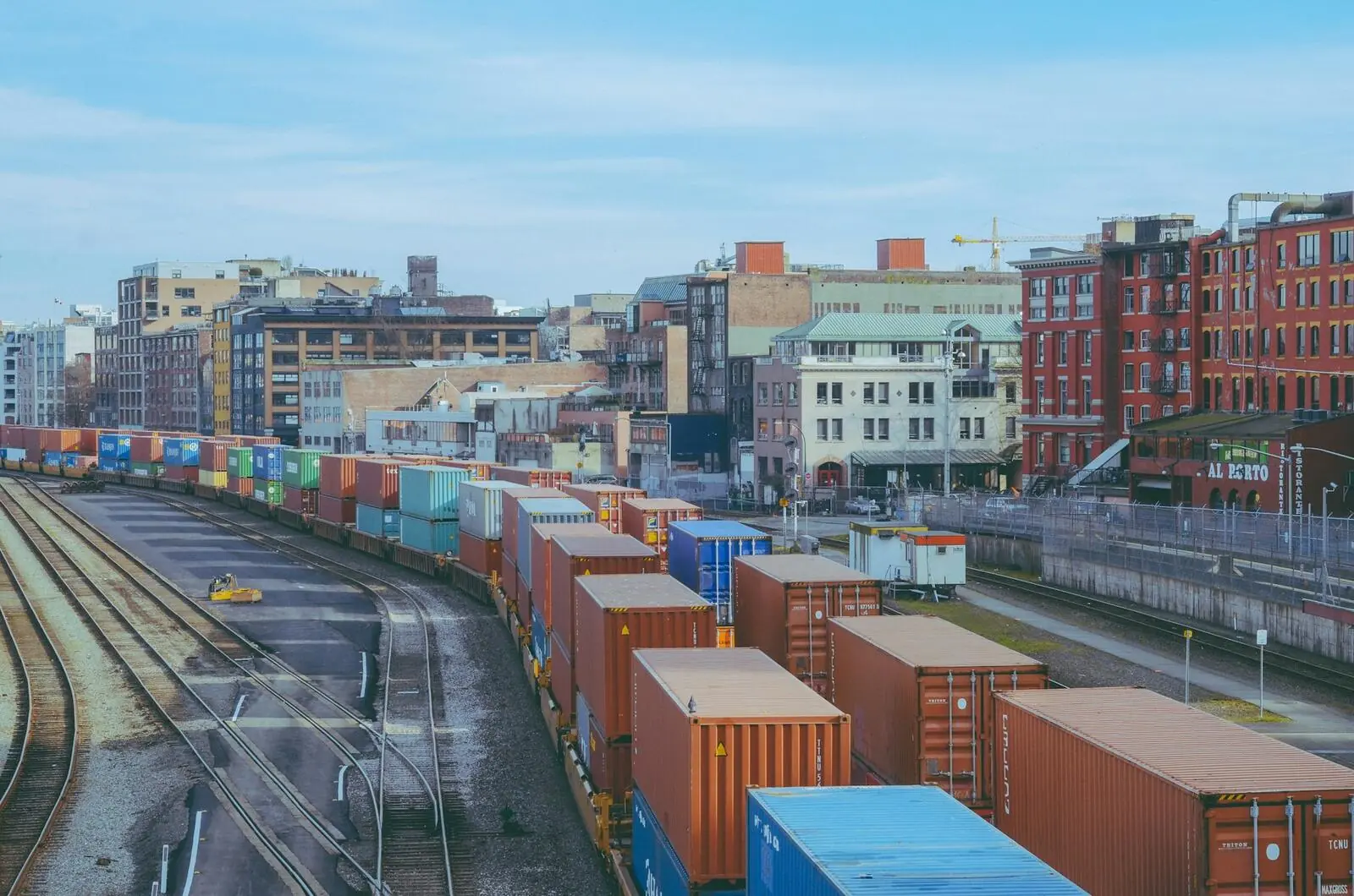 Intermodal rail yard with container cars